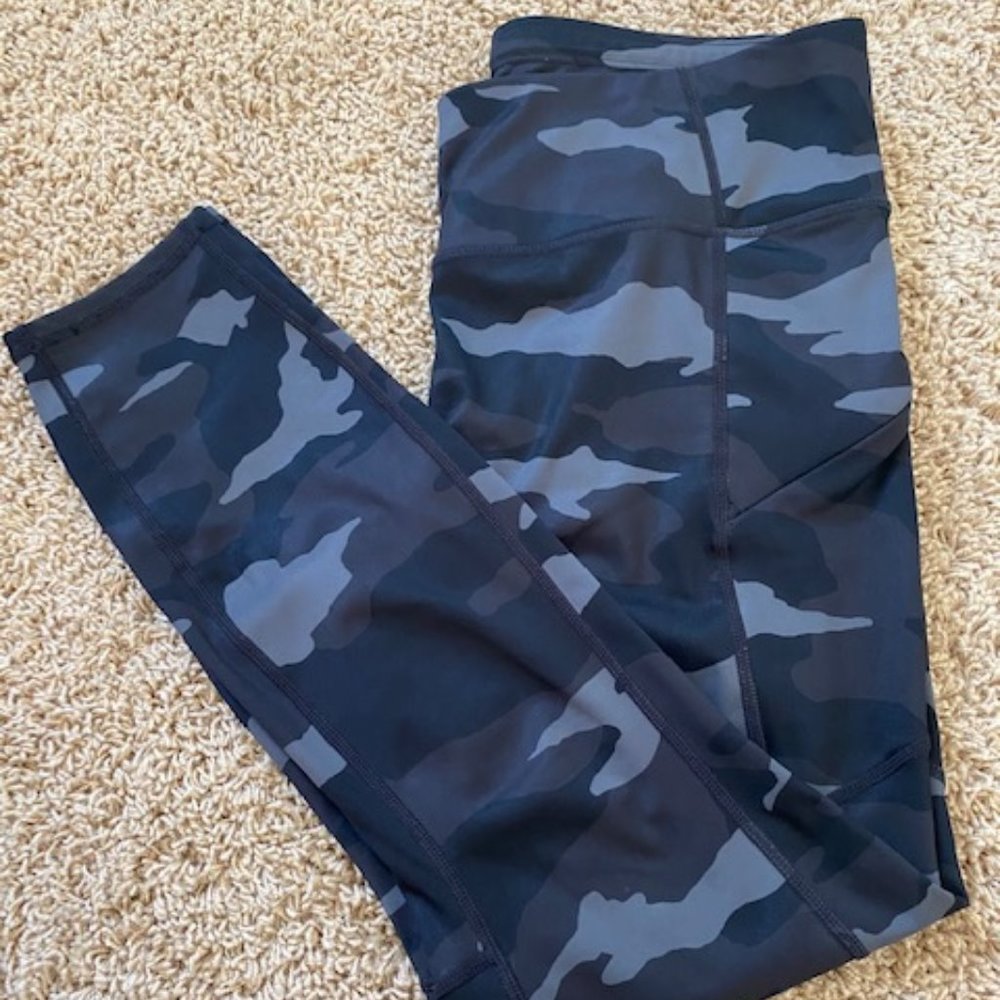 Athleta Camo Contender 7/8 Tight